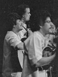 Cutumay Camones, grupo de miembros del FMLN, tocando en Chicago, Illinois, EEUU 1989