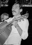 Cutumay Camones, grupo de miembros del FMLN, tocando en Chicago, Illinois, EEUU 1989