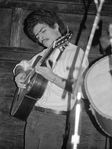 Cutumay Camones, grupo de miembros del FMLN, tocando en Chicago, Illinois, EEUU 1989