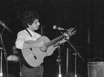 Cutumay Camones, grupo de miembros del FMLN, tocando en Chicago, Illinois, EEUU 1989