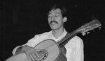 Cutumay Camones, grupo de miembros del FMLN, tocando en Chicago, Illinois, EEUU 1989