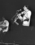 Cutumay Camones, grupo de miembros del FMLN, tocando en Chicago, Illinois, EEUU 1989