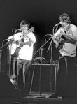 Cutumay Camones, grupo de miembros del FMLN, tocando en Chicago, Illinois, EEUU 1989