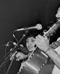 Cutumay Camones, grupo de miembros del FMLN, tocando en Chicago, Illinois, EEUU 1989