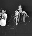 Cutumay Camones, grupo de miembros del FMLN, tocando en Chicago, Illinois, EEUU 1989