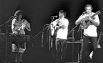 Cutumay Camones, grupo de miembros del FMLN, tocando en Chicago, Illinois, EEUU 1989