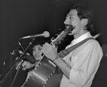Cutumay Camones, grupo de miembros del FMLN, tocando en Chicago, Illinois, EEUU 1989