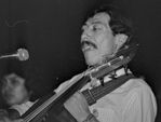 Cutumay Camones, grupo de miembros del FMLN, tocando en Chicago, Illinois, EEUU 1989