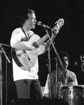 Cutumay Camones, grupo de miembros del FMLN, tocando en Chicago, Illinois, EEUU 1989